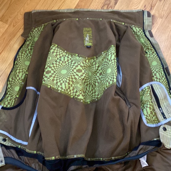 Liquid Boardwear winter jacket warm and in good condition - Picture 9 of 9